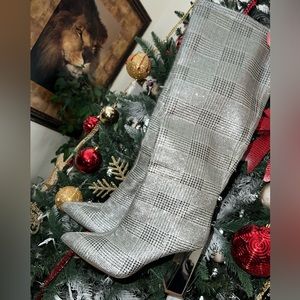 True to size, very comfy and luxury💋